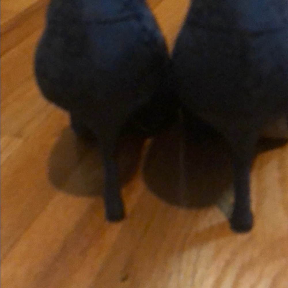 BCBG logo pointed heels - Picture 2 of 2
